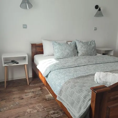 Aska Apartment *